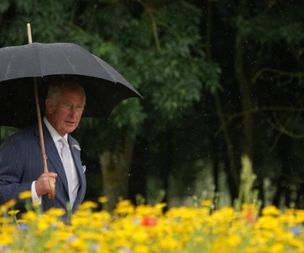 Prince Charles invites Poet Laureate Simon Armitage into his garden sh